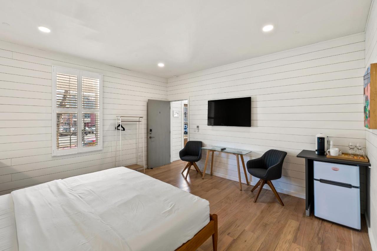 Boutique Room Steps From Downtown Mall Rose Jean Room 1 Charlottesville Esterno foto