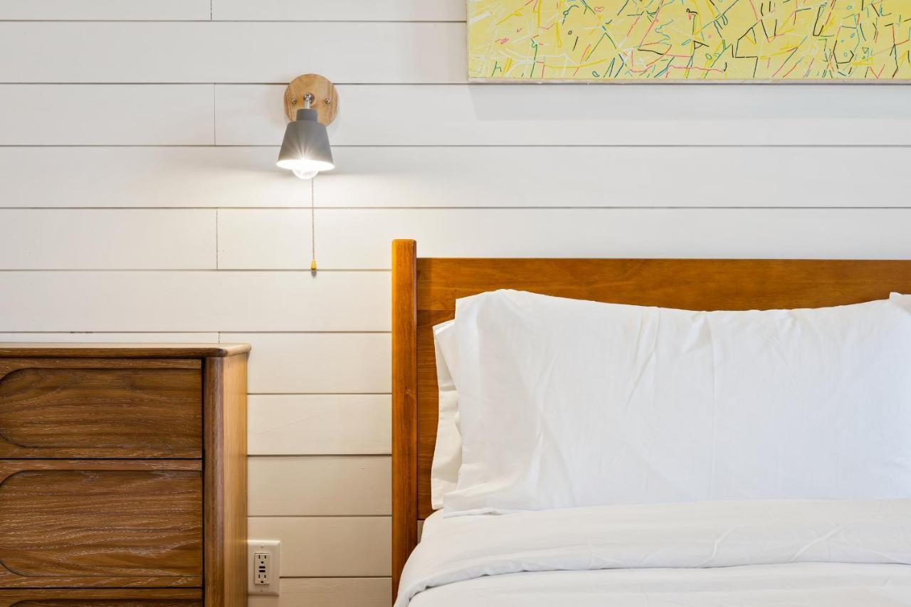 Boutique Room Steps From Downtown Mall Rose Jean Room 1 Charlottesville Esterno foto
