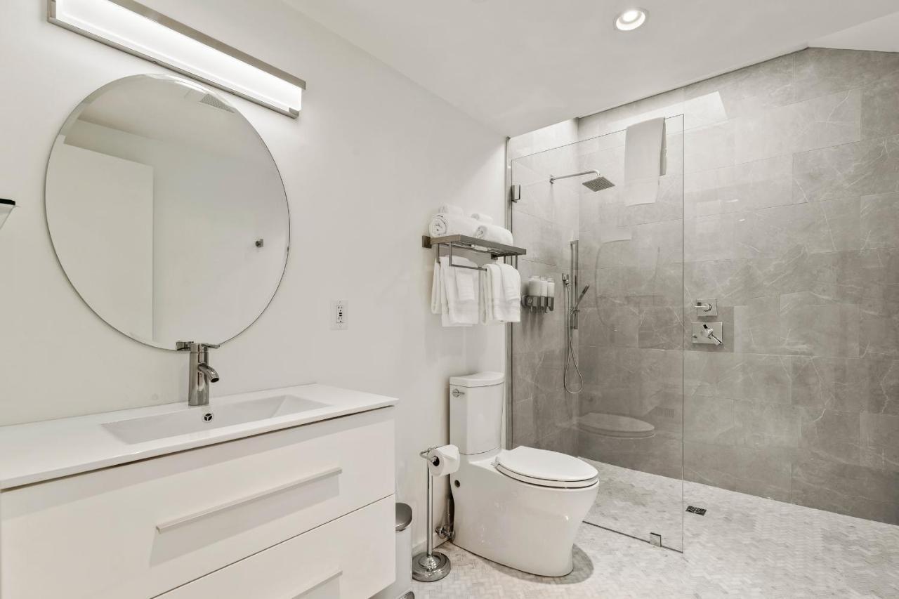 Boutique Room Steps From Downtown Mall Rose Jean Room 1 Charlottesville Esterno foto