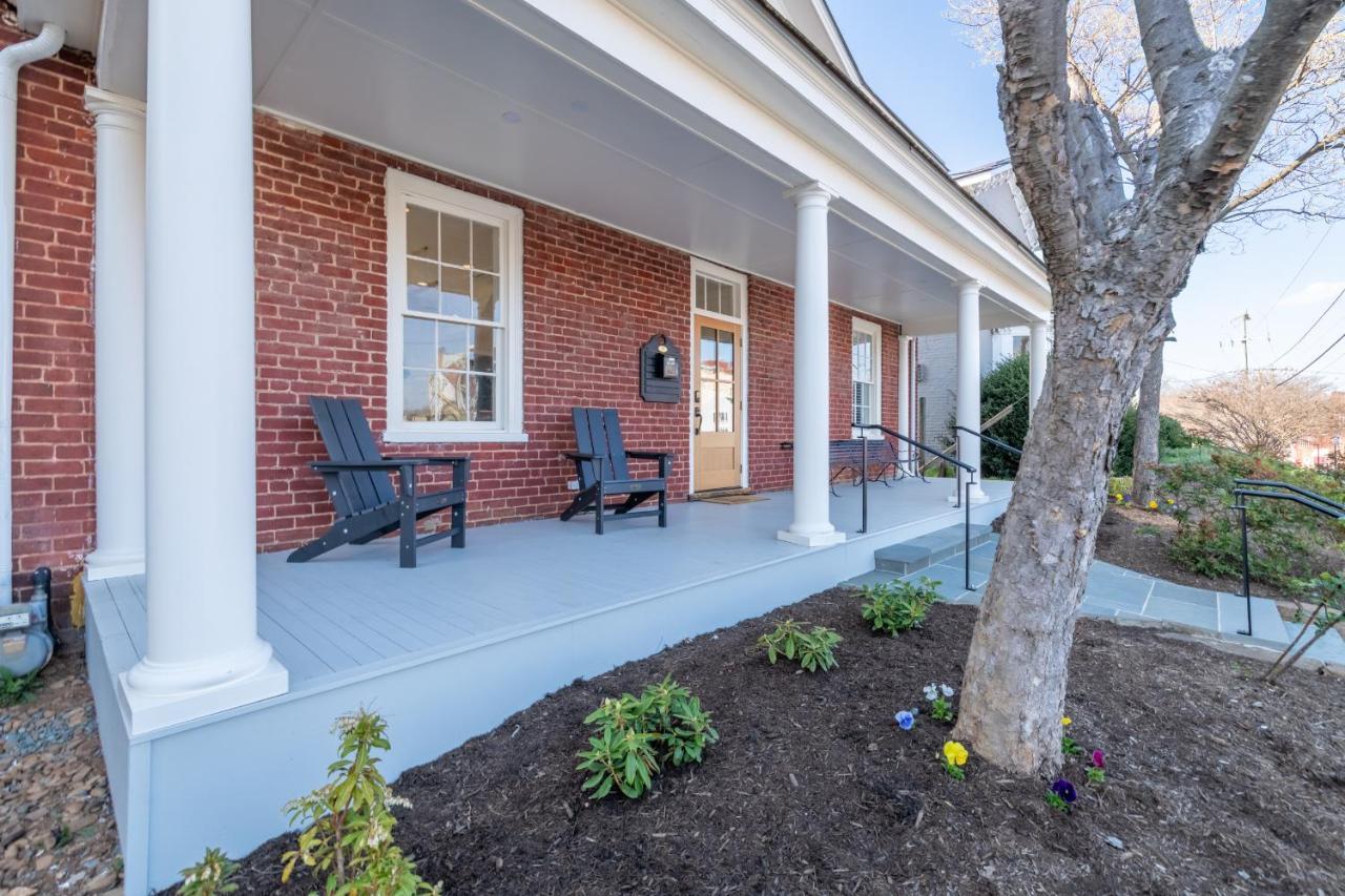 Boutique Room Steps From Downtown Mall Rose Jean Room 1 Charlottesville Esterno foto